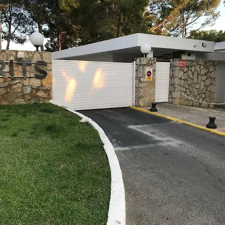 아파트 Rits Beachfront 살루